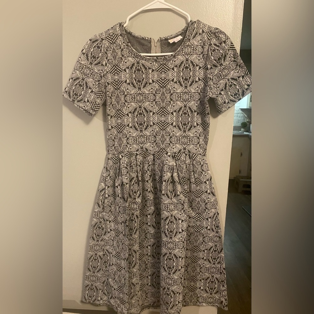Lularoe women’s size small gray dress with black and white aztec design